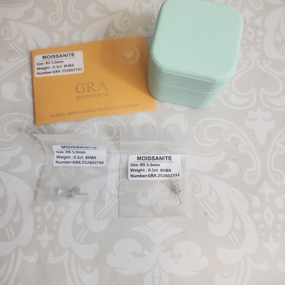 NIB Moissanite Stones In Silver Set Of Earrings with Box